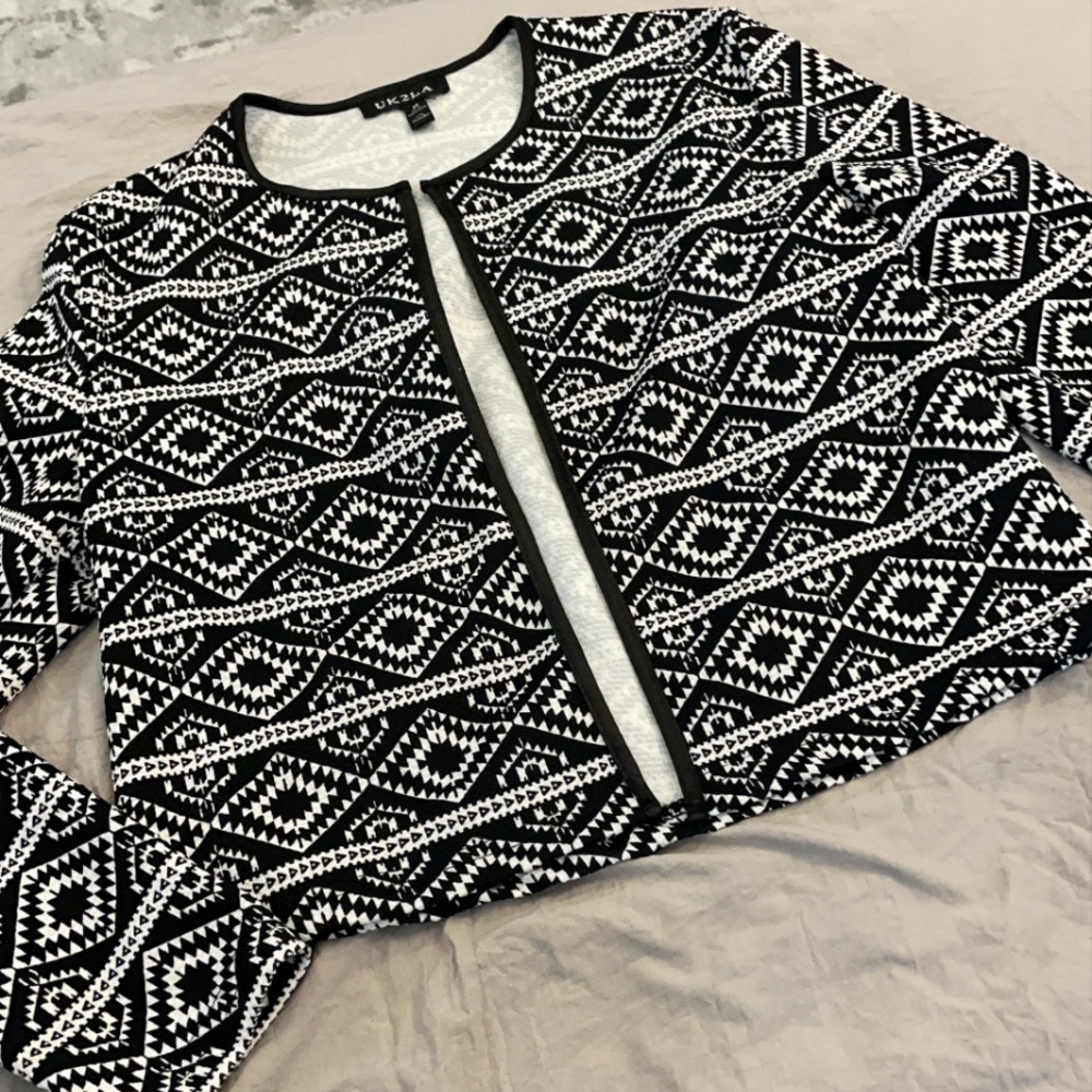 Gorgeous black and white print cardigan